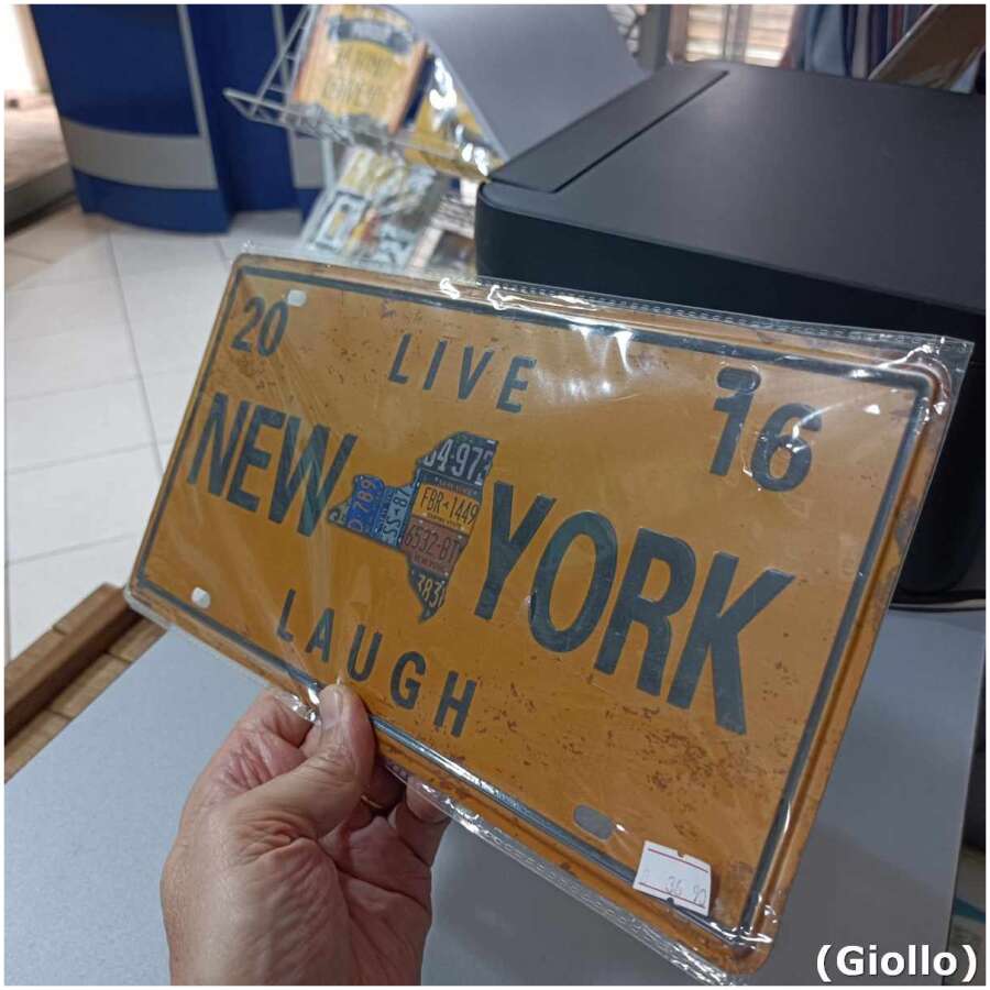 placa metálica decorativa modelo new york live laugh – 30x15cm