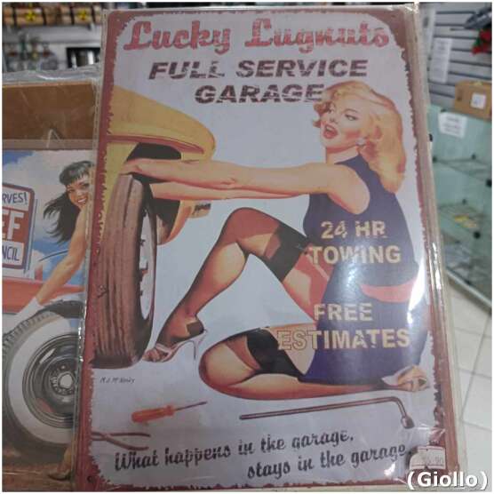 Placa Metálica Decorativa Modelo Lucky Lugnuts Full Service Garage – 30x20cm